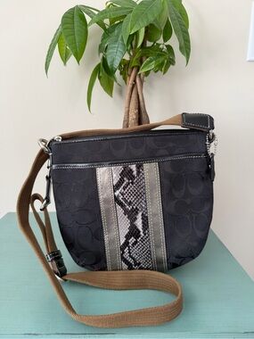 Coach Black Signature Logo Crossbody with Snakeskin Stripe Vintage Y2K